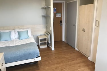 1 bed studio, Lady Lawson Street, Tollcross, Edinburgh, EH39DH - Image 3